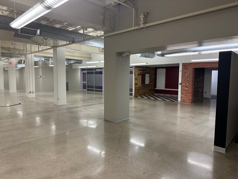 More Photos Of 99 E Main St, Columbus Office For Lease