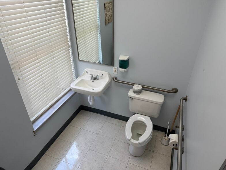 More Photos Of 1938 Charlie Hall Blvd, Charleston Medical For Sale