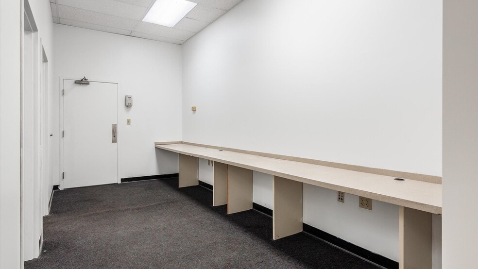 More Photos Of 61600-61690 Southgate Rd, Cambridge Unknown For Lease