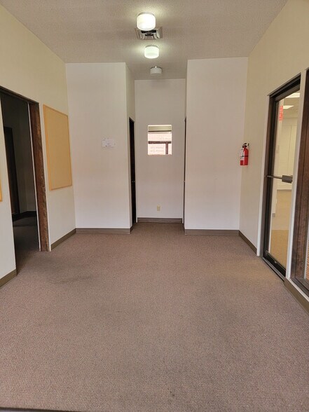 More Photos Of 707 S Main St, Lebanon Office For Sale