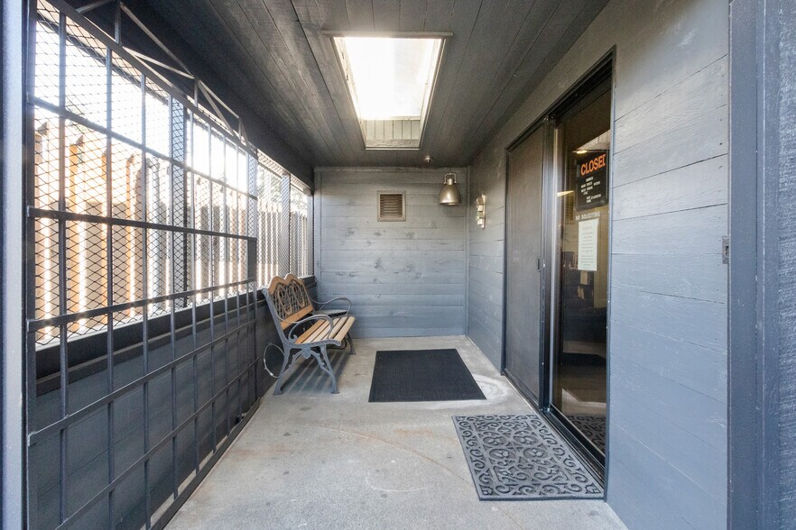 More Photos Of 2040 6th Ave, Tacoma Office For Sale