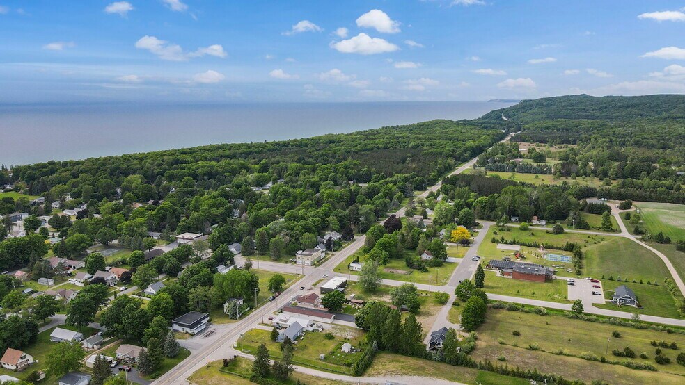 More Photos Of 17229 Northwood Hwy, Arcadia Hotel For Sale