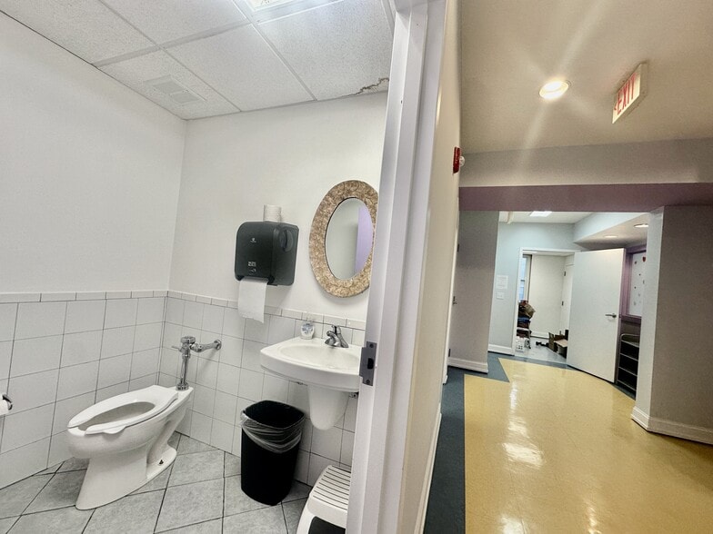 More Photos Of 36 Sherwood Pl, Greenwich Office For Lease