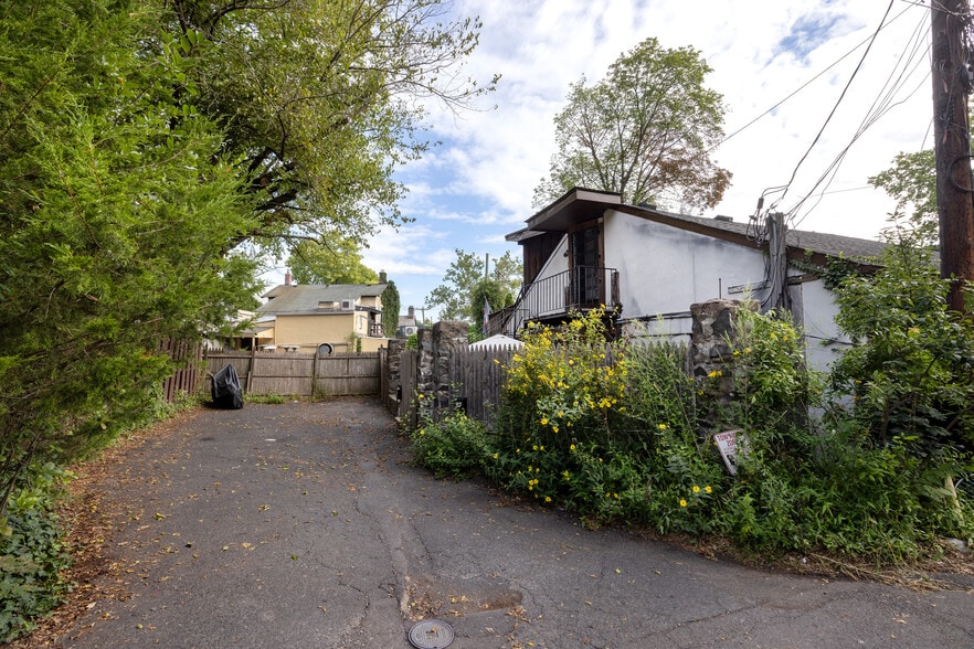 More Photos Of 83-85 S Main St, New Hope Storefront Retail Residential For Sale
