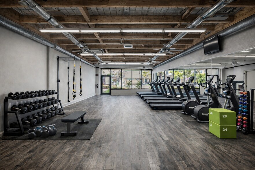 More Photos Of 13052 Hawthorne Blvd, Hawthorne General Retail For Lease