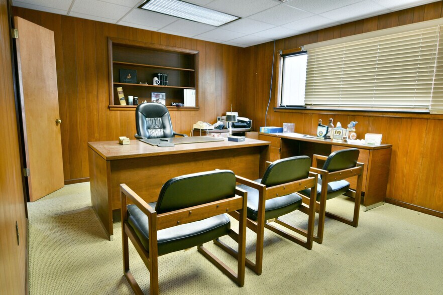 More Photos Of 696 Valley View Dr, Brookfield Office For Sale