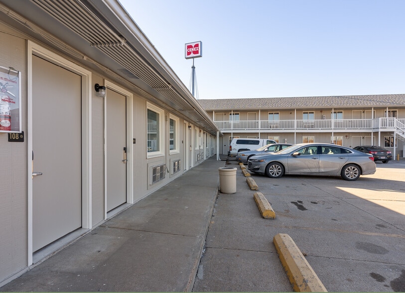 More Photos Of 26553 Magnolia Road, Underwood Hotel For Sale