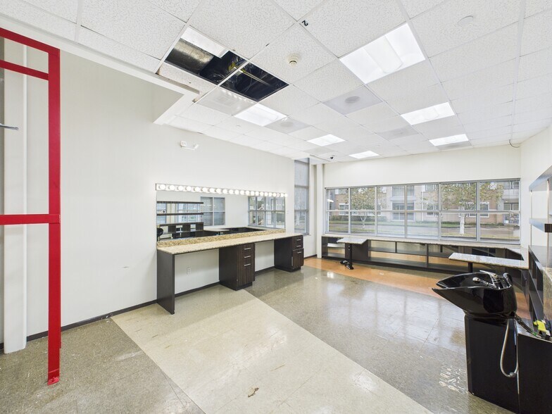 More Photos Of 2620 Tanglewilde St, Houston Medical For Sale