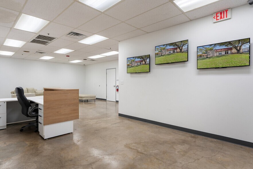 More Photos Of 13702 Gamma Rd, Dallas Light Manufacturing For Sale