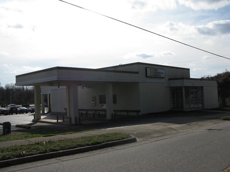 More Photos Of 403 Nash St, Louisburg Bank For Lease