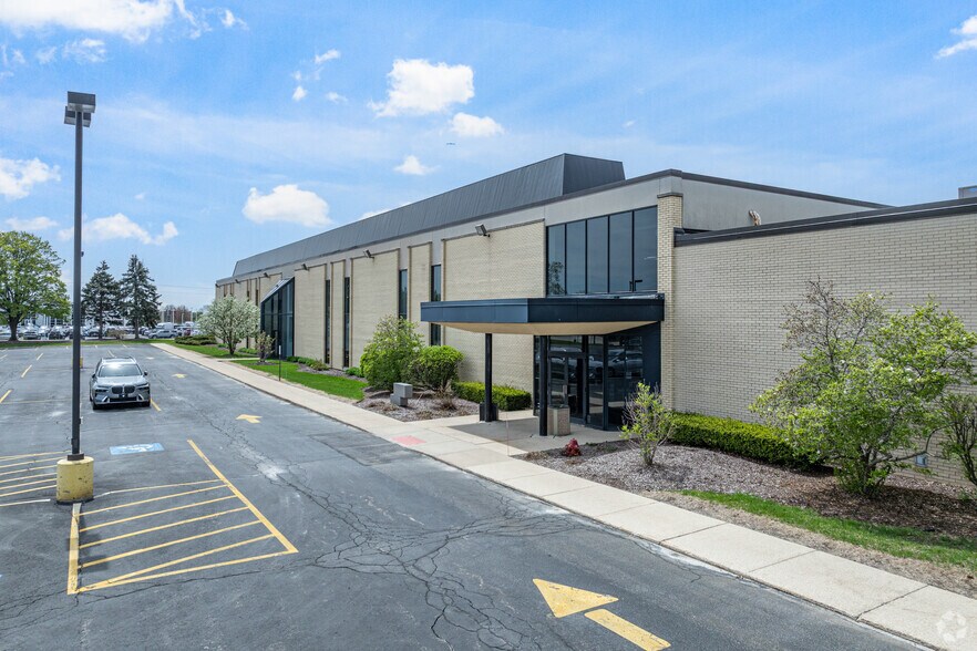 More Photos Of 2300 Warrenville Rd, Downers Grove Office For Lease