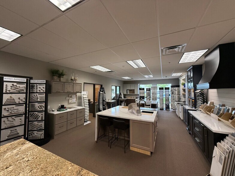 More Photos Of 2045 S Vineyard, Mesa Medical For Sale