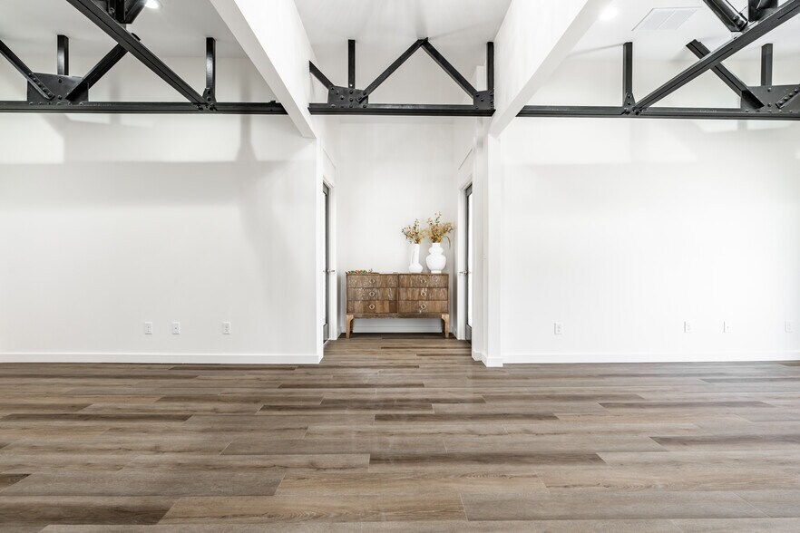 More Photos Of 2506 E Washington St, Indianapolis Storefront Retail Office For Sale