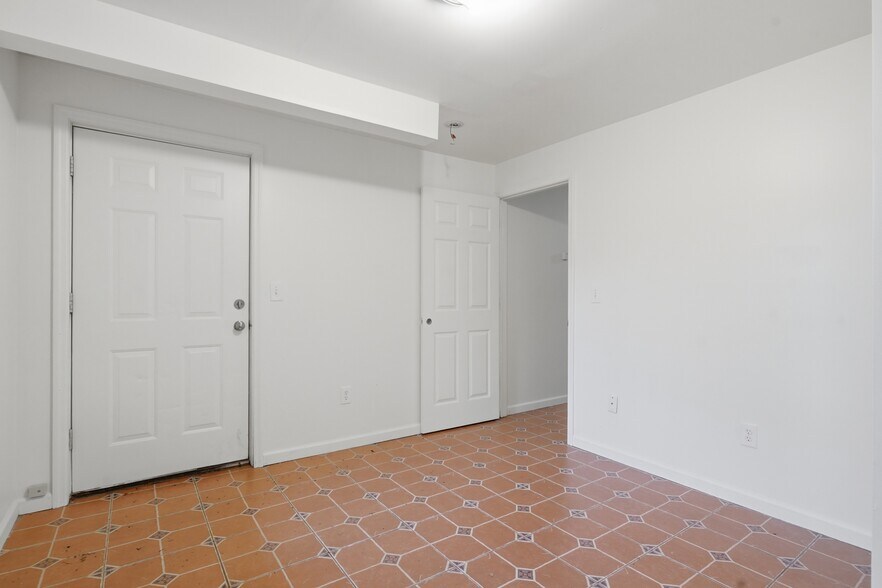 More Photos Of 10 Eastman Ter, Poughkeepsie Apartments For Sale