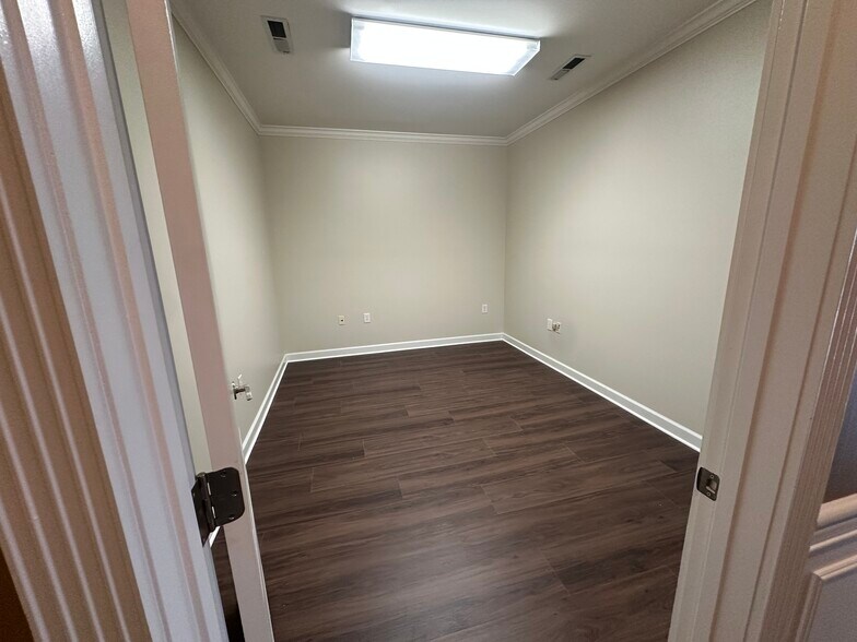 More Photos Of 1011 Lehman Ave, Bowling Green Office For Lease