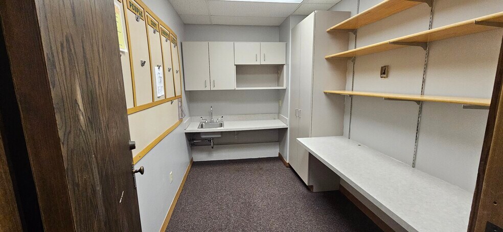 More Photos Of 1010 Oak Ridge Dr, Eau Claire Loft Creative Space For Lease