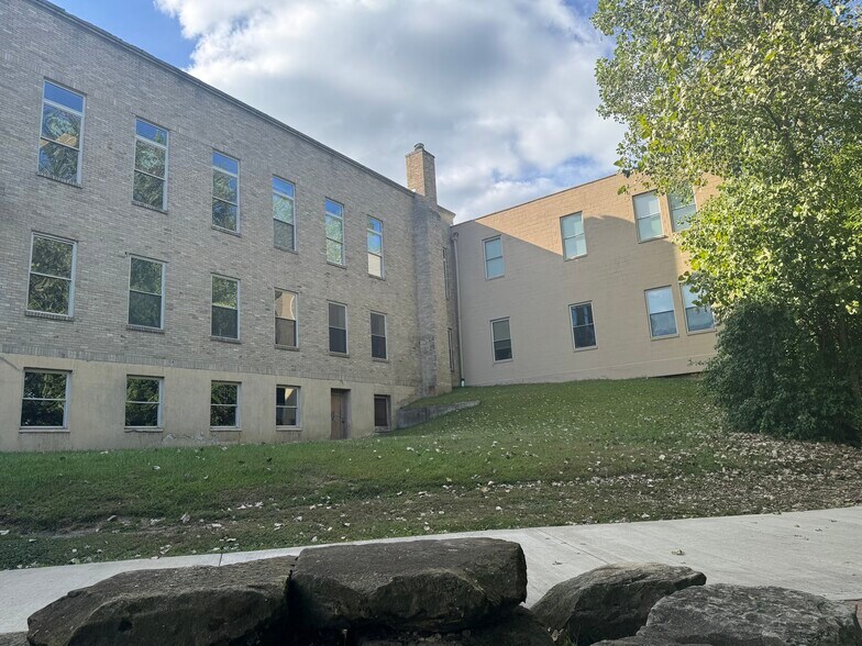 More Photos Of 265 W Main St, Kent Medical For Lease