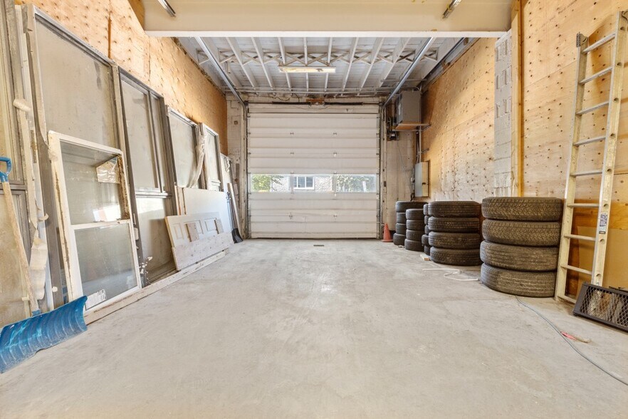 More Photos Of 255-257 Ste-anne Ave, Ottawa Warehouse For Lease
