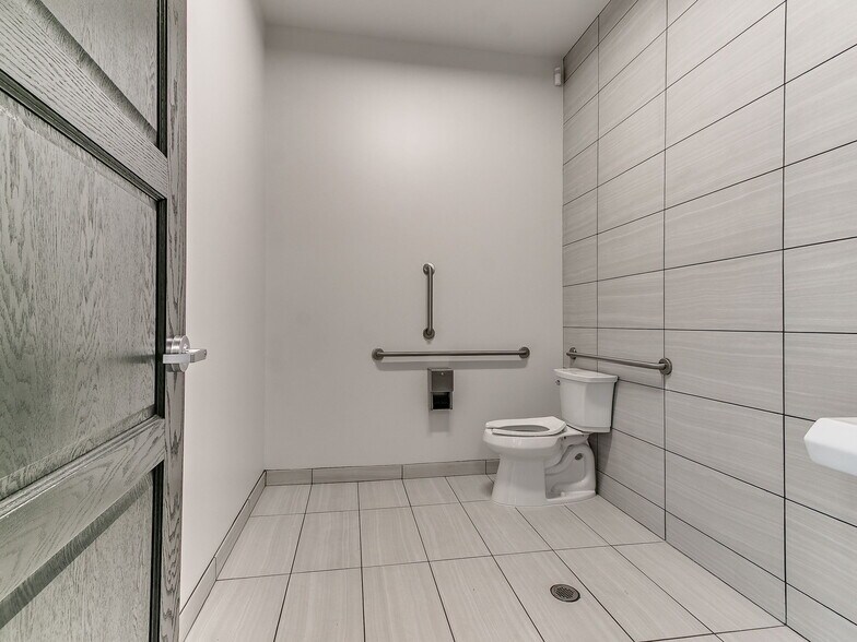 More Photos Of 8017 NW 122nd St., Oklahoma City Office For Lease