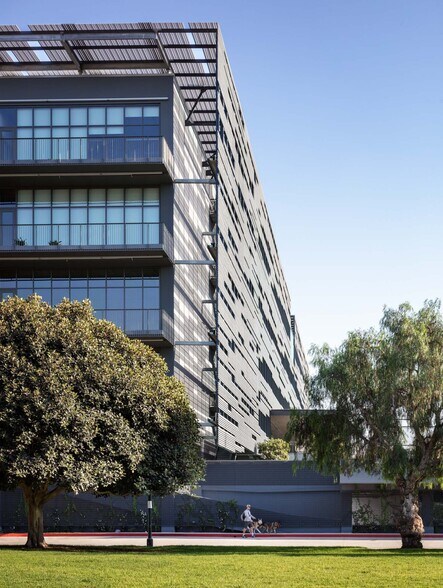More Photos Of 5533 Waters Edge Way, Playa Vista Office For Lease