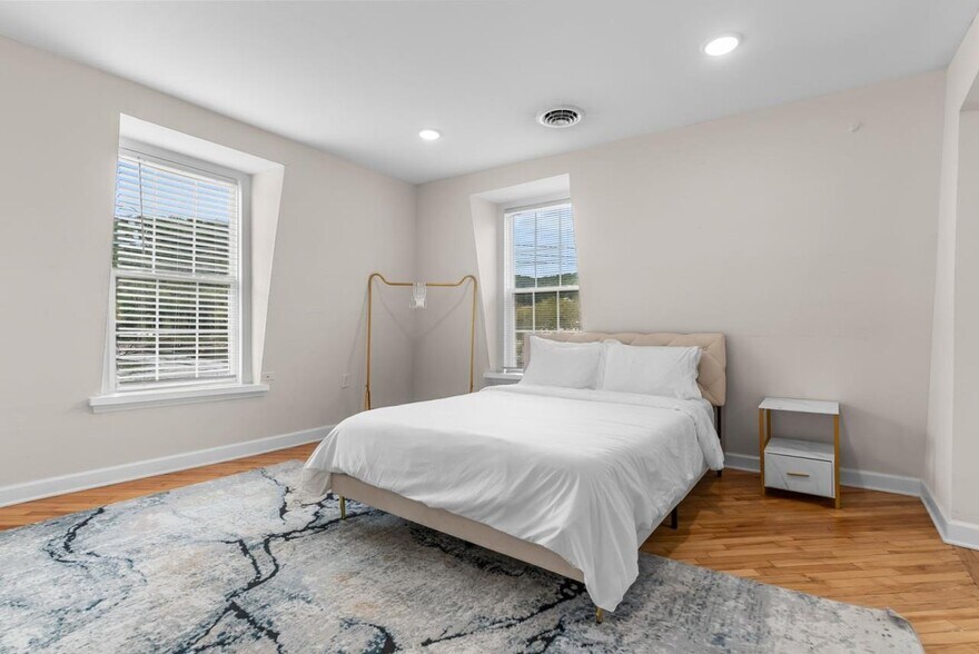 More Photos Of 509 W Main St, Fries Hotel For Sale