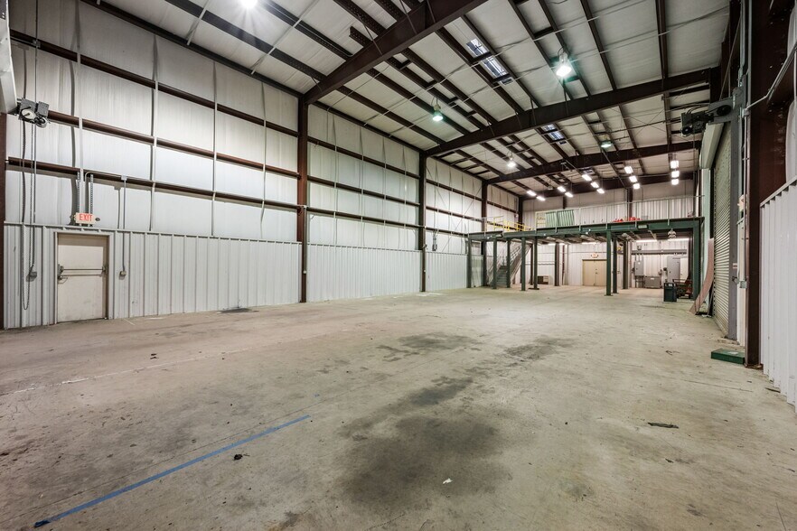 More Photos Of 901 W 18th St, Houston Warehouse For Sale