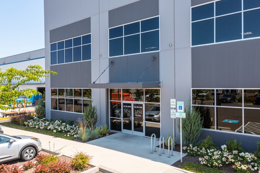 More Photos Of 12220-12370 SW Cimino St, Tualatin Warehouse For Lease