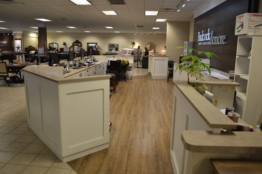 More Photos Of 126 State Road 60 W, Lake Wales Freestanding For Sale
