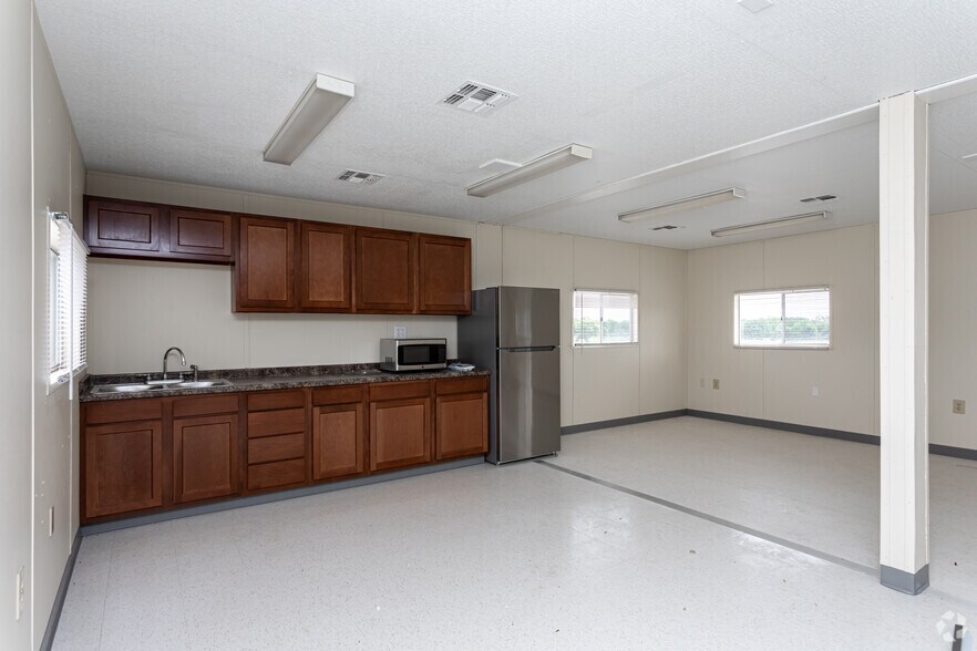 More Photos Of 3600 NW Lawton Rd, Columbus Land For Lease