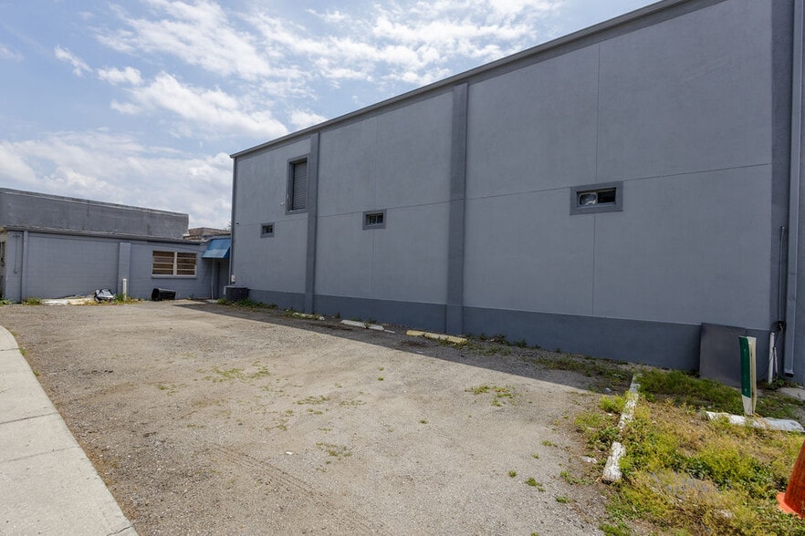 More Photos Of 2520 Hansrob Rd, Orlando Light Manufacturing For Lease