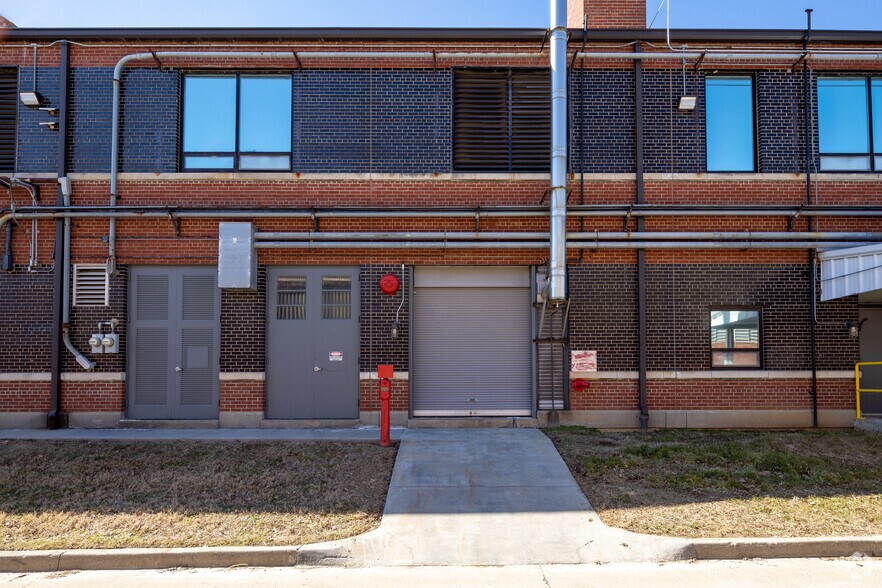 More Photos Of 160 Rochester Dr, Louisville Office For Lease