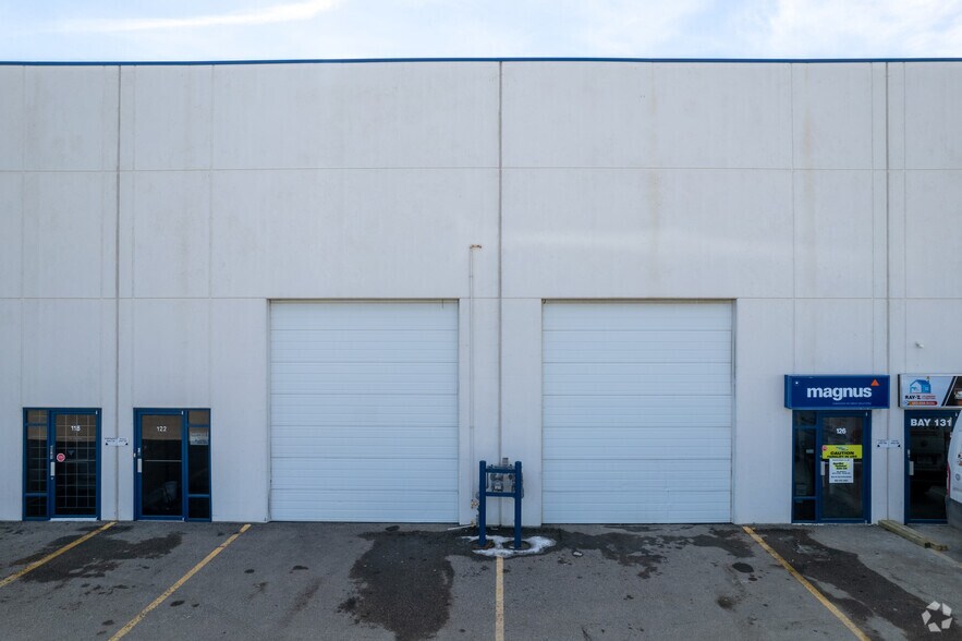 More Photos Of 4999 43rd St SE, Calgary Light Distribution For Sale