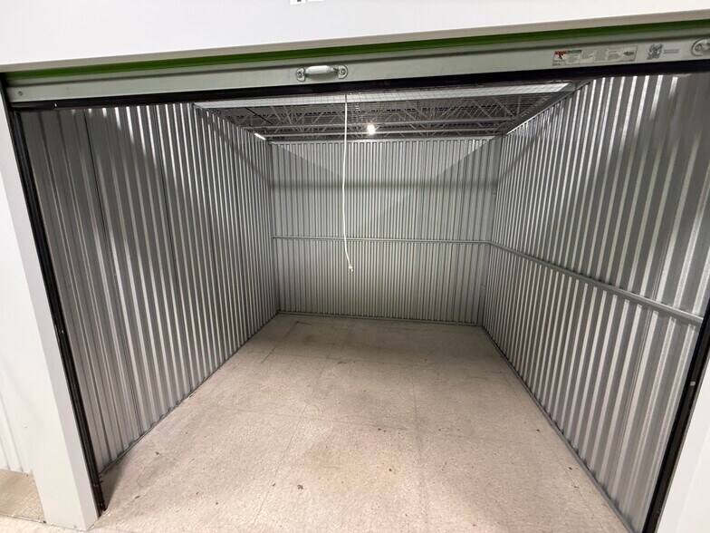 More Photos Of 3402 Richfield Rd, Flint Freestanding For Lease