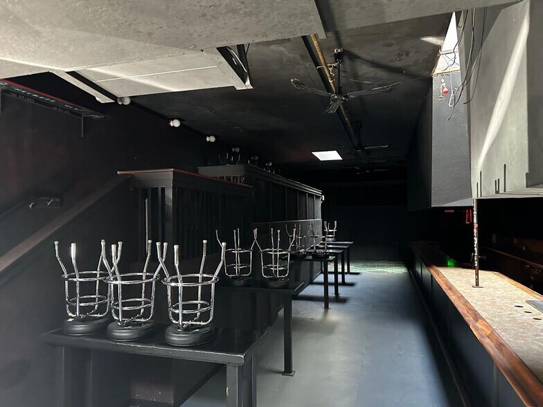 More Photos Of 2140 Market St, San Francisco Bar For Lease