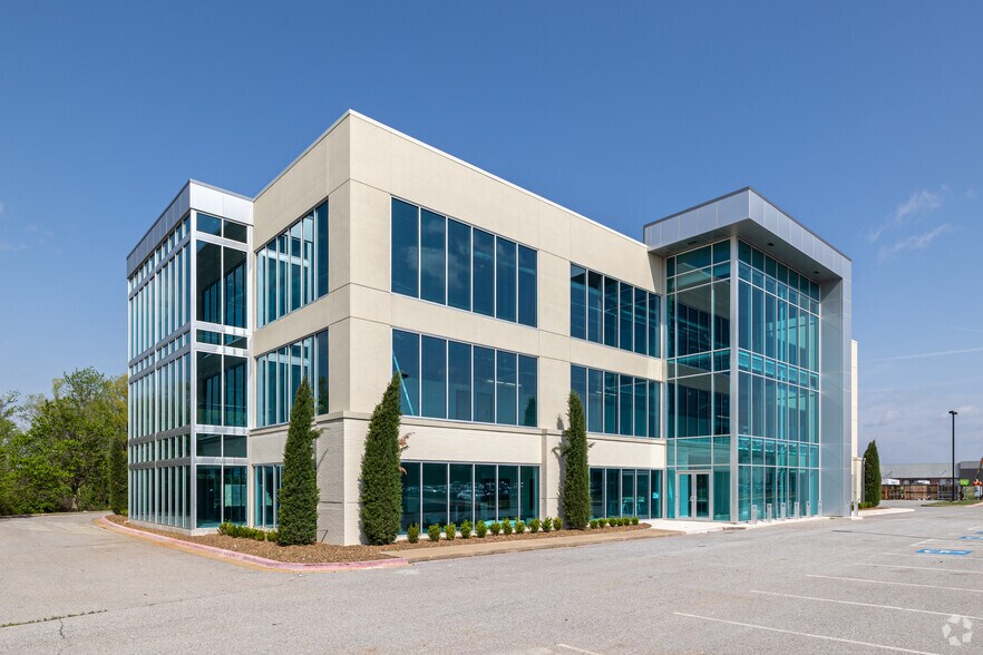 More Photos Of 2700 SE S St, Bentonville Office For Lease