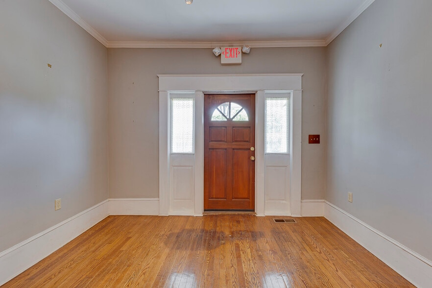 More Photos Of 906 Augusta St, Greenville Office For Sale