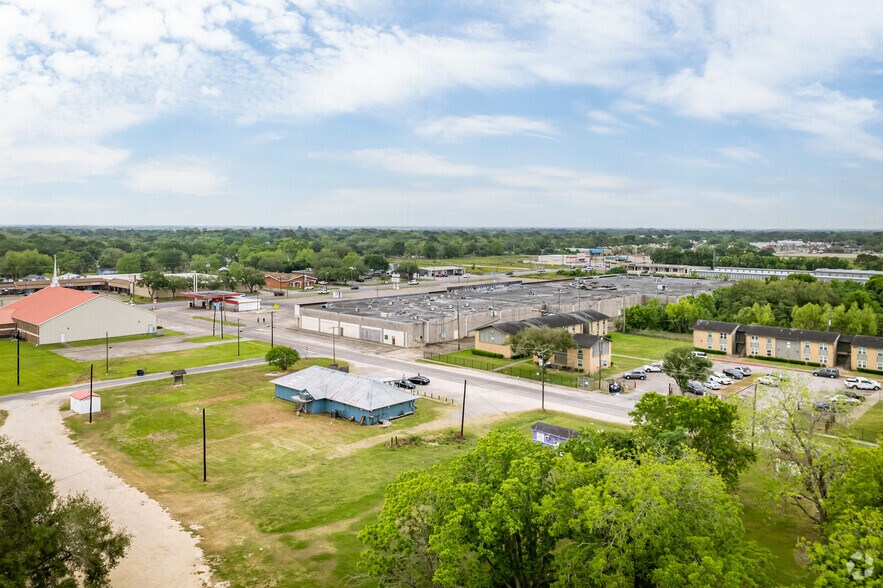 More Photos Of 3500 Avenue F, Bay City Storefront For Sale