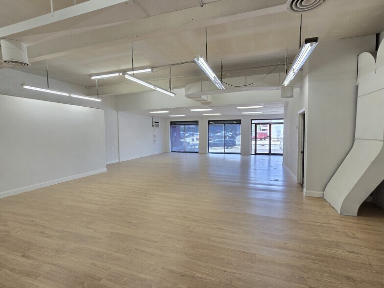 More Photos Of 54 Lawrence St, Hartford Freestanding For Sale