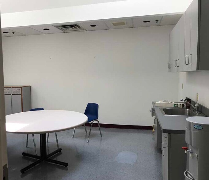 More Photos Of 1220 Ward Ave, West Chester Flex For Lease