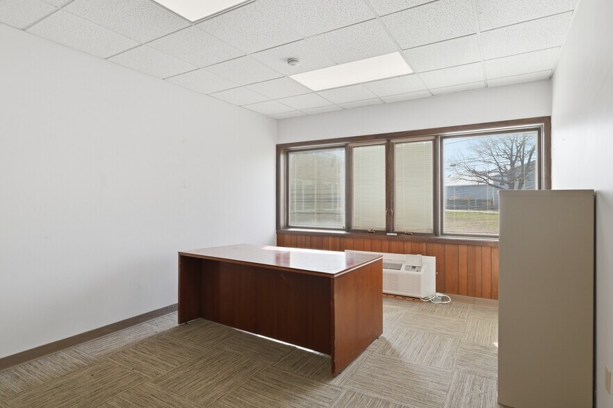 More Photos Of 109 Apremont Way, Westfield Manufacturing For Lease