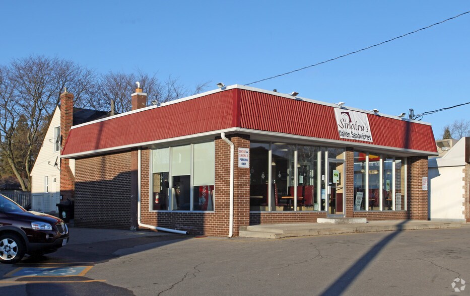 Primary Photo Of 944 Simcoe St N, Oshawa Storefront Retail Residential For Lease