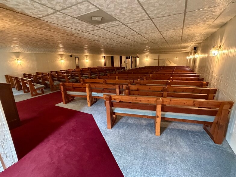 More Photos Of 1951 E 3rd St, Corinth Cemetery Mausoleum For Sale