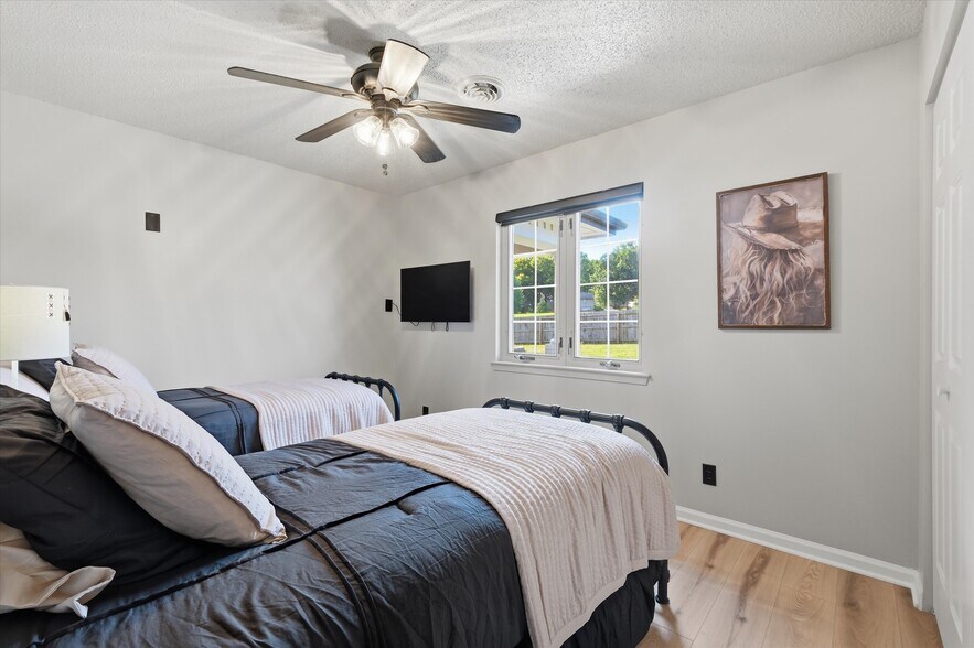 More Photos Of 107 Amity st, Louisburg Hotel For Sale
