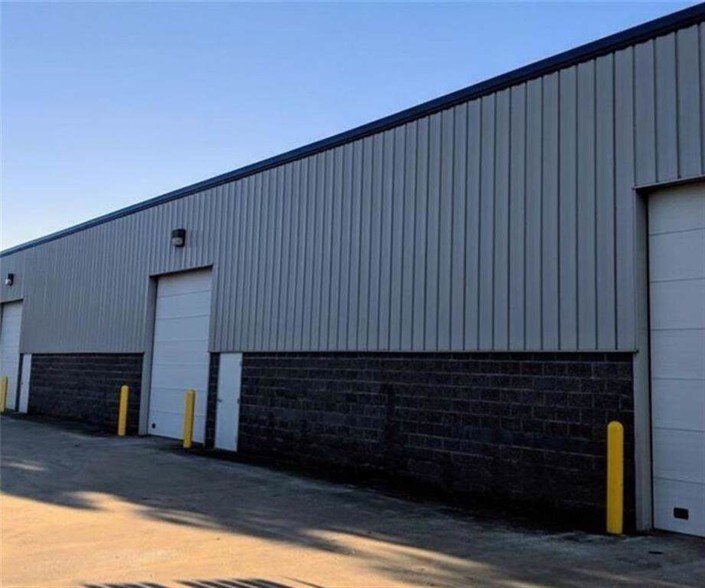 More Photos Of 3185 Grand Prix Dr, Decatur Industrial For Lease