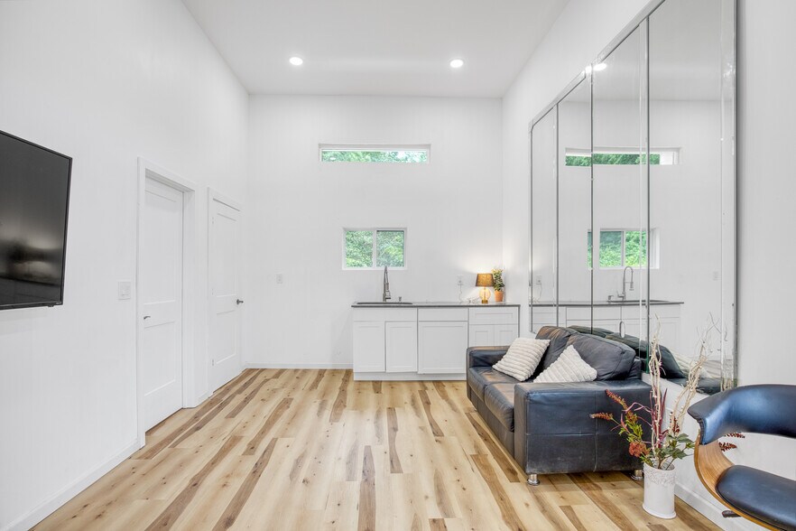 More Photos Of 235 Candler Rd SE, Atlanta Specialty For Sale