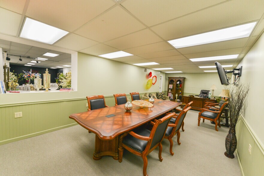 More Photos Of 2734 Lasalle St, Saint Louis Showroom For Sale