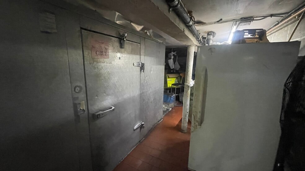 More Photos Of Manhattan Avenue Ave @ Norman Avenue, Brooklyn General Retail For Lease