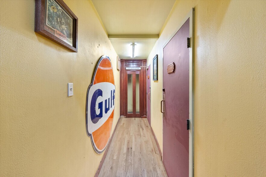 More Photos Of 107 S Beaton St, Corsicana Storefront For Sale