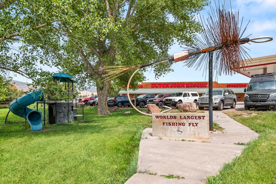 More Photos Of 1050 South Blvd, Dutch John Hotel For Sale