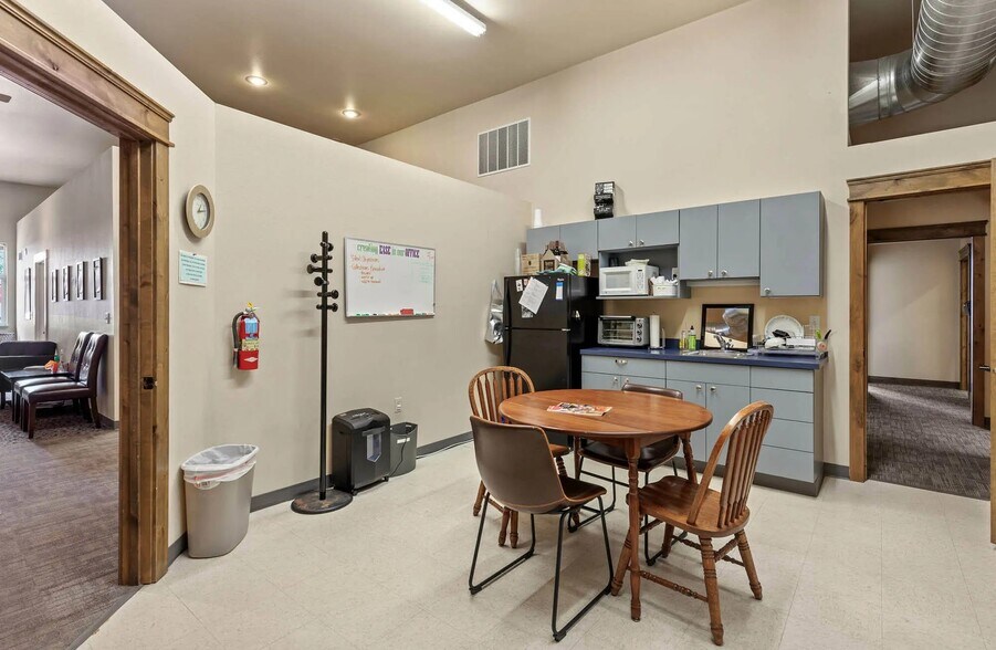 More Photos Of 210-214 W Sunset Ave, Coeur d'Alene Freestanding For Lease